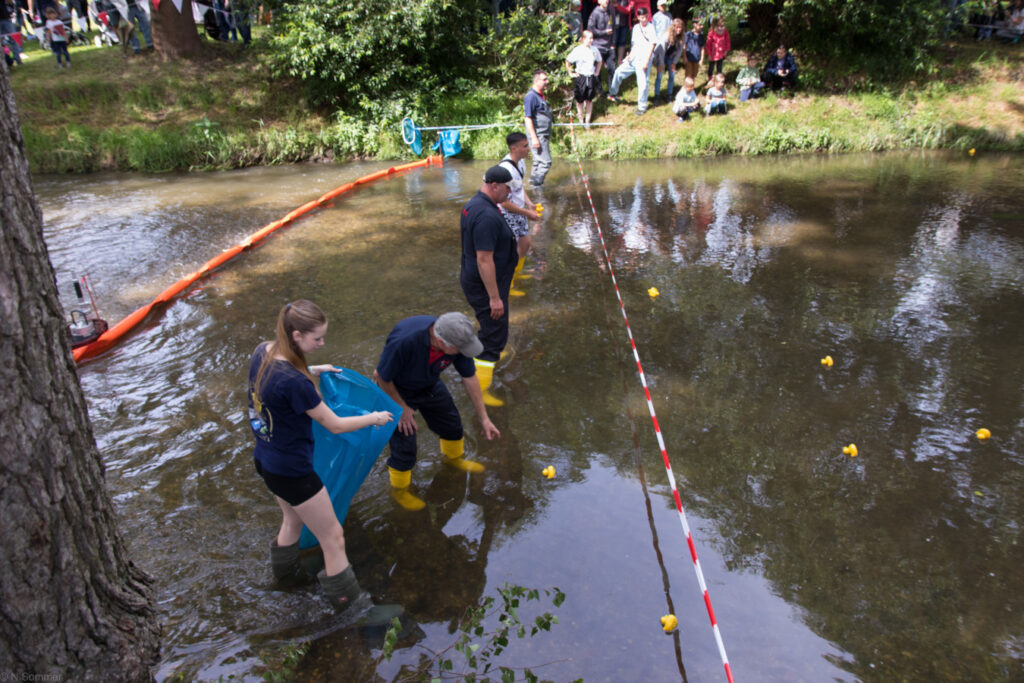Dorffest_Entenrennen_02