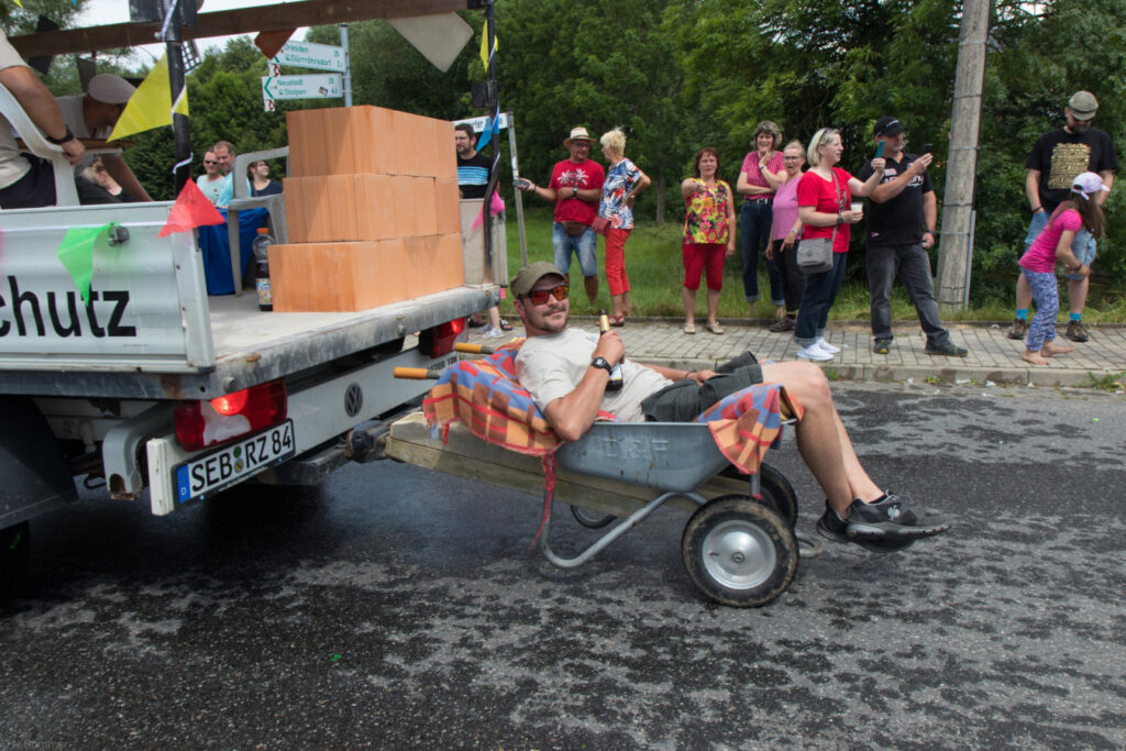 Dorffest_Umzug_140_red
